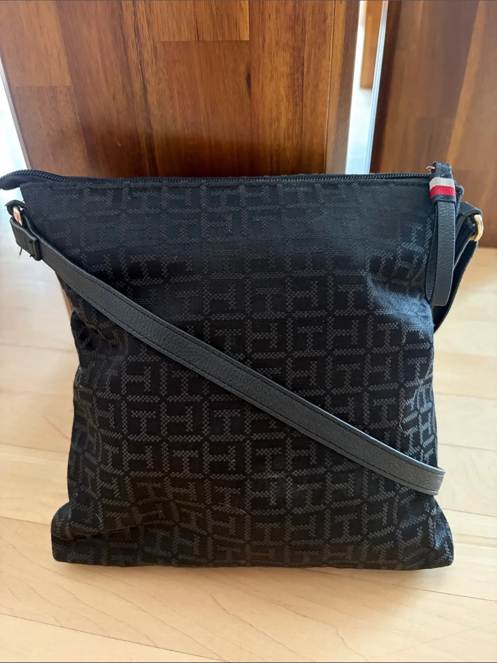 Tommy Hilfiger Black Nylon Messenger Bag with Logo Tag